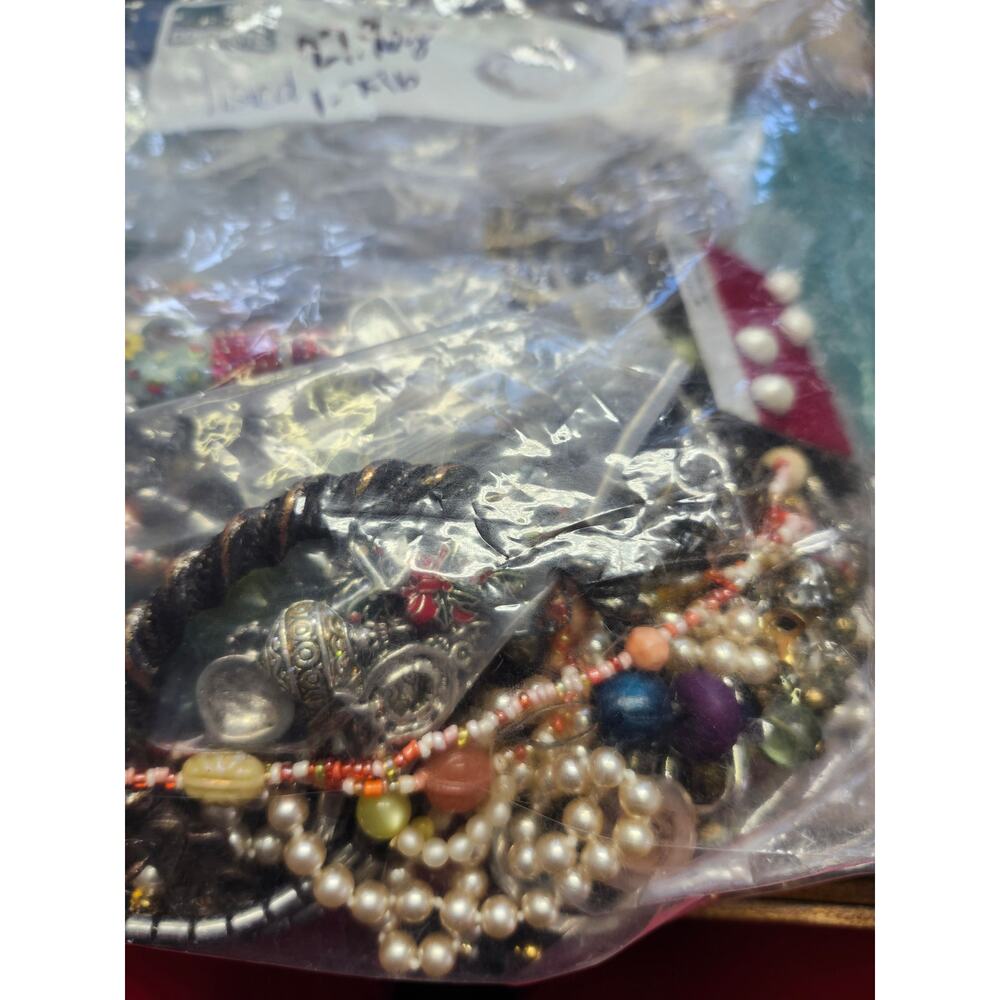 Wearable Costume jewelry lot, Vint to now